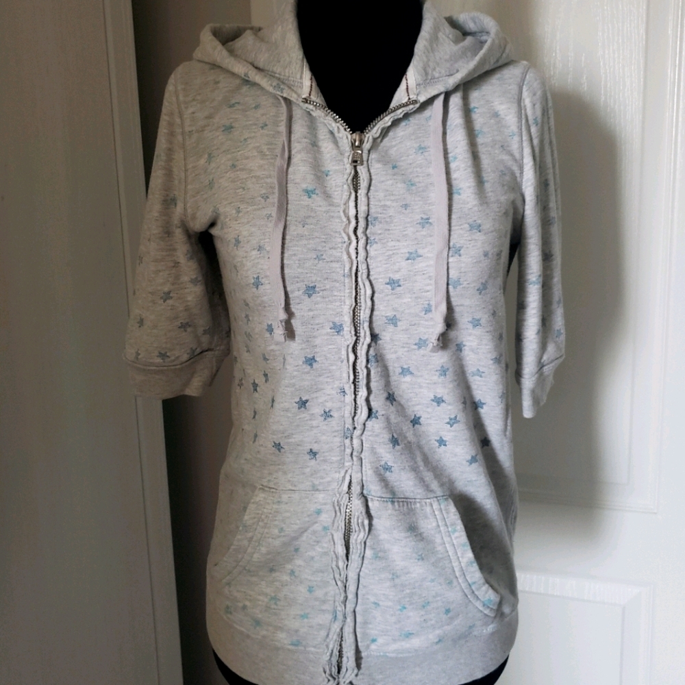 Grey 3/4 sleeve hoodie w/blue stars